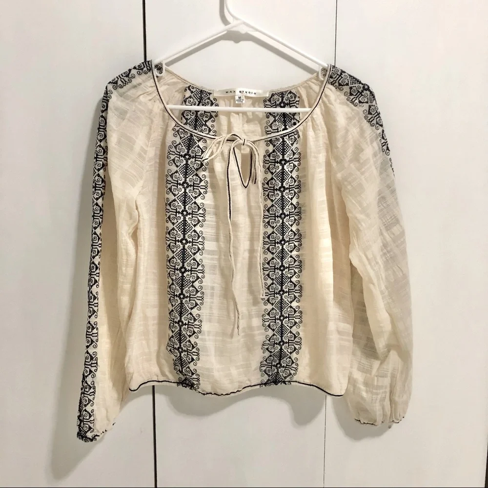 Max Studio ivory peasant blouse with navy geometric embroidery size medium - Picture 1 of 6